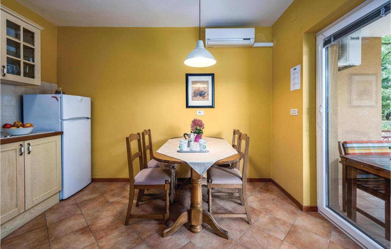 Stunning Apartment In Umag With Wifi ภายนอก รูปภาพ