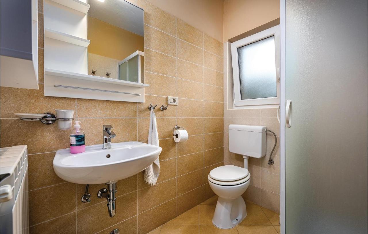 Stunning Apartment In Umag With Wifi ภายนอก รูปภาพ