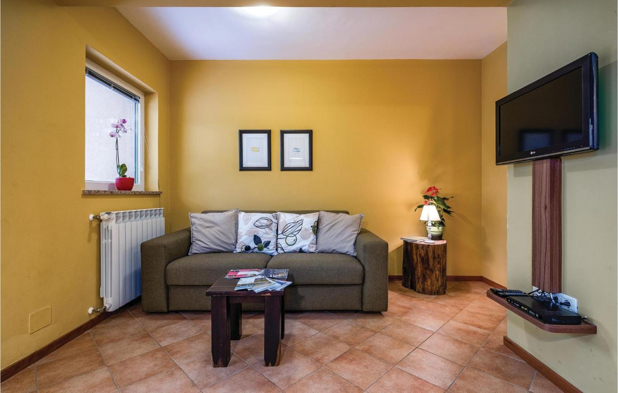 Stunning Apartment In Umag With Wifi ภายนอก รูปภาพ