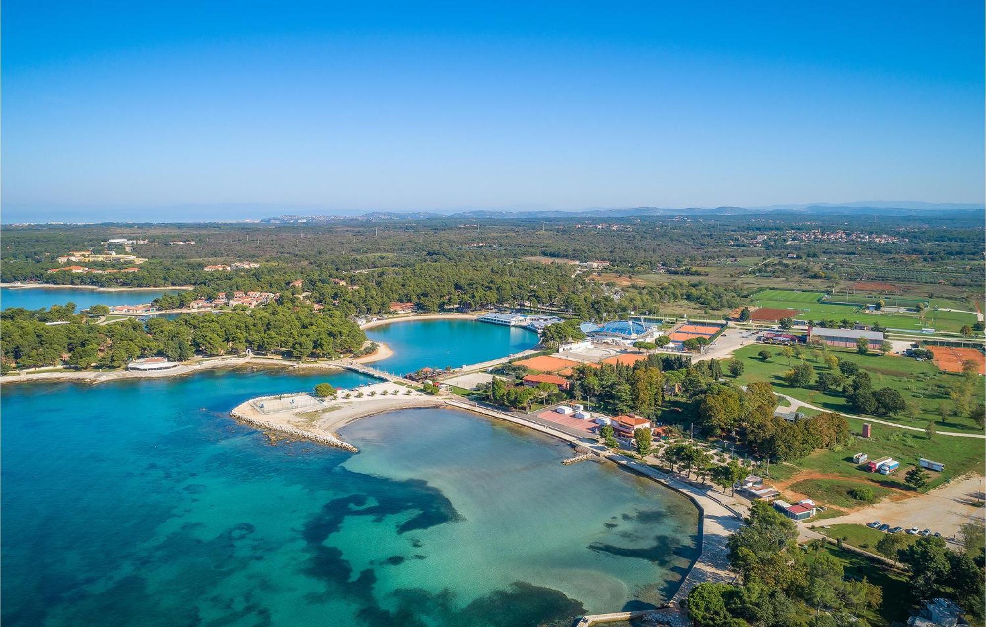 Stunning Apartment In Umag With Wifi ภายนอก รูปภาพ