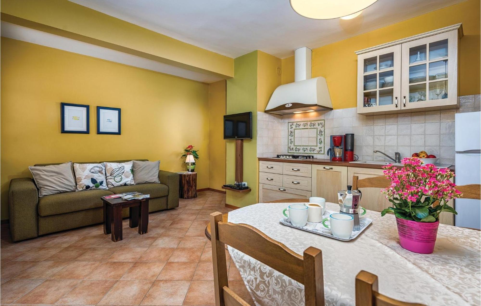 Stunning Apartment In Umag With Wifi ภายนอก รูปภาพ
