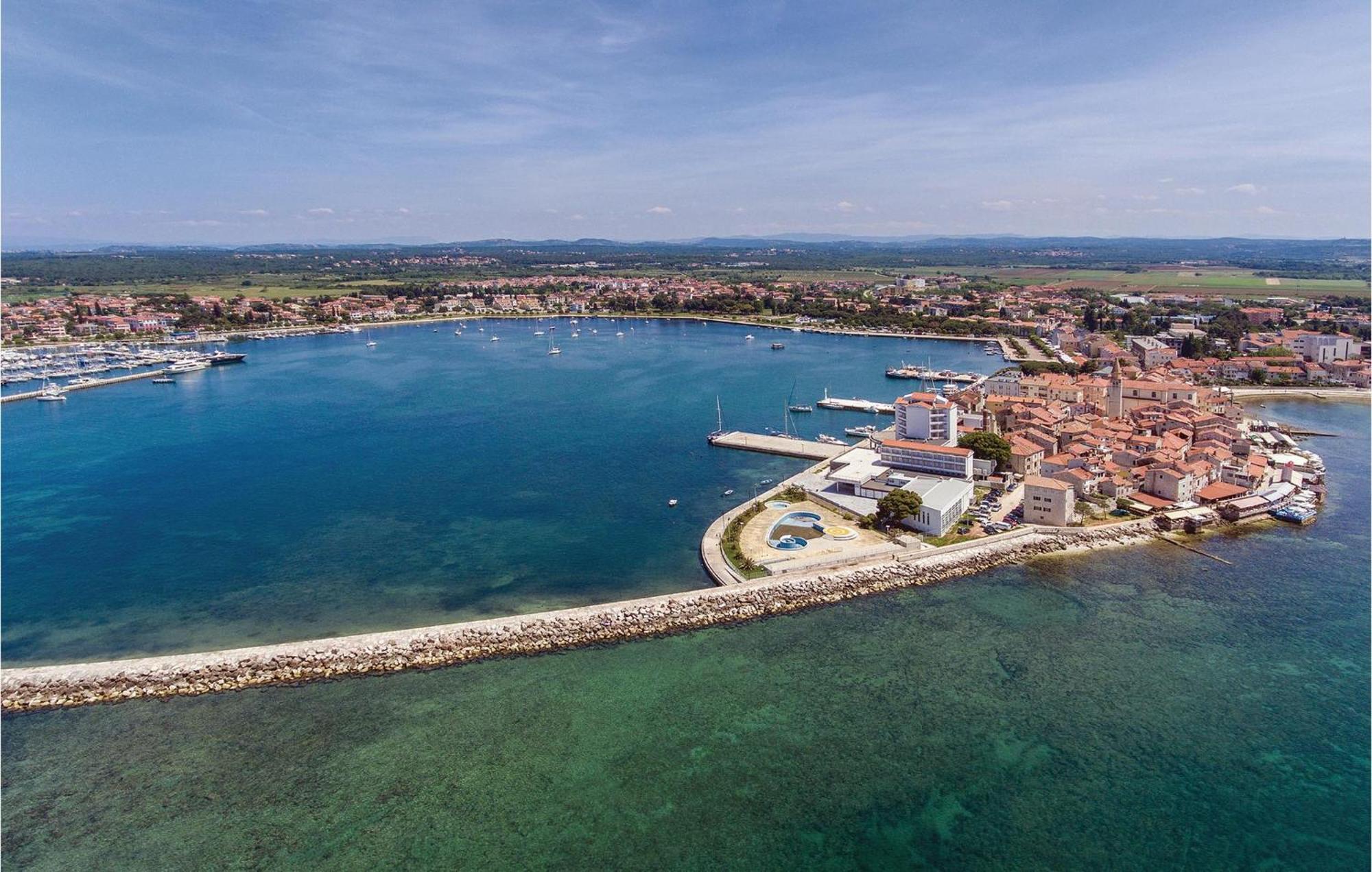 Stunning Apartment In Umag With Wifi ภายนอก รูปภาพ