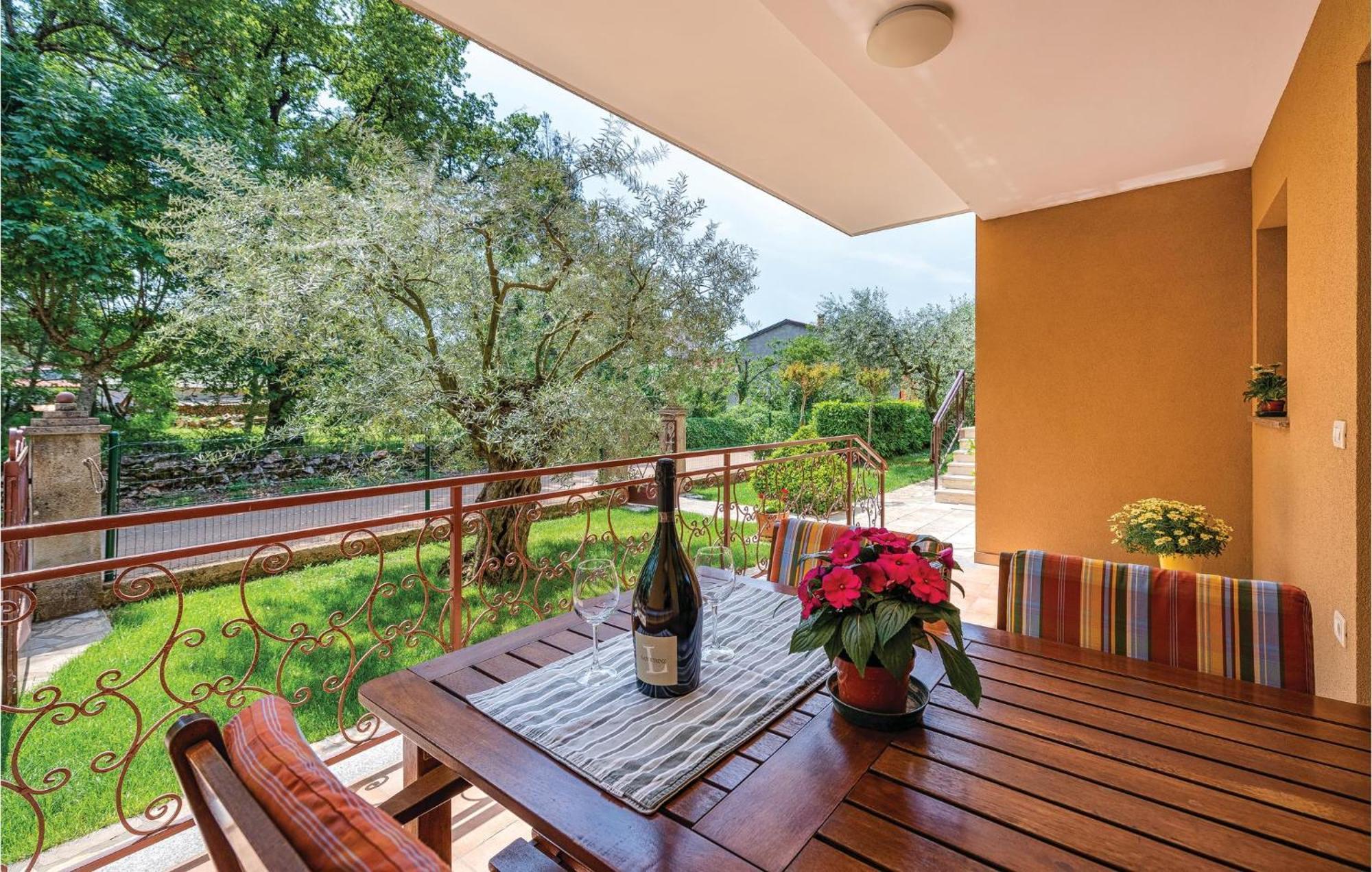 Stunning Apartment In Umag With Wifi ภายนอก รูปภาพ